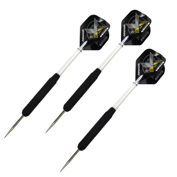 Drei schwarze Profi-Darts mit Metallspitzen und ergonomischem Griff, ideal für Dartspiele.
