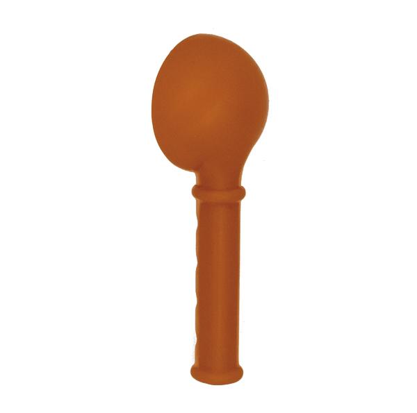 Oranger Silikonlöffel mit ergonomischem Griff.