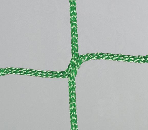 Grünes Netz mit Knoten auf grauem Hintergrund, Nahaufnahme eines Seilnetzes.