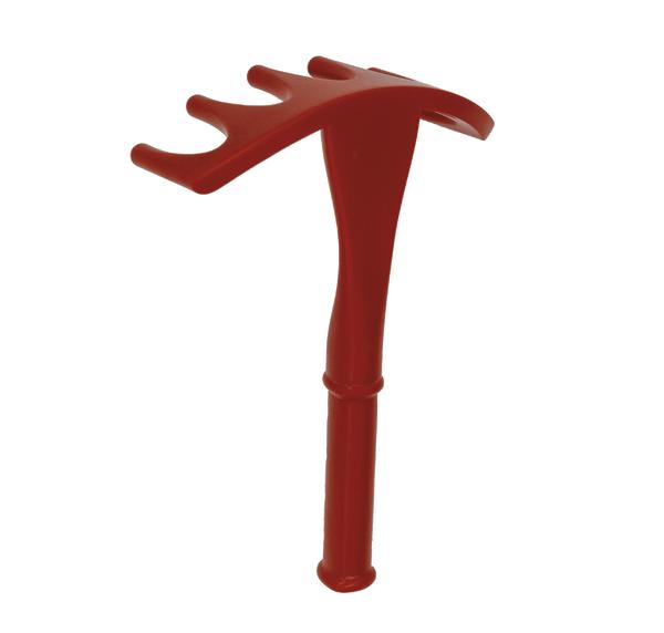 Roter Rechen aus Kunststoff als Kinder-Sandspielzeug.