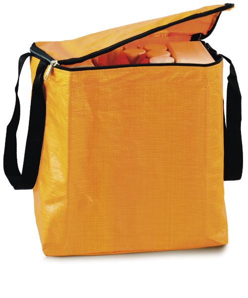 Orange Kühltasche mit schwarzem Tragegurt und teilweise geöffnetem Reißverschluss, gefüllt mit Flaschen.